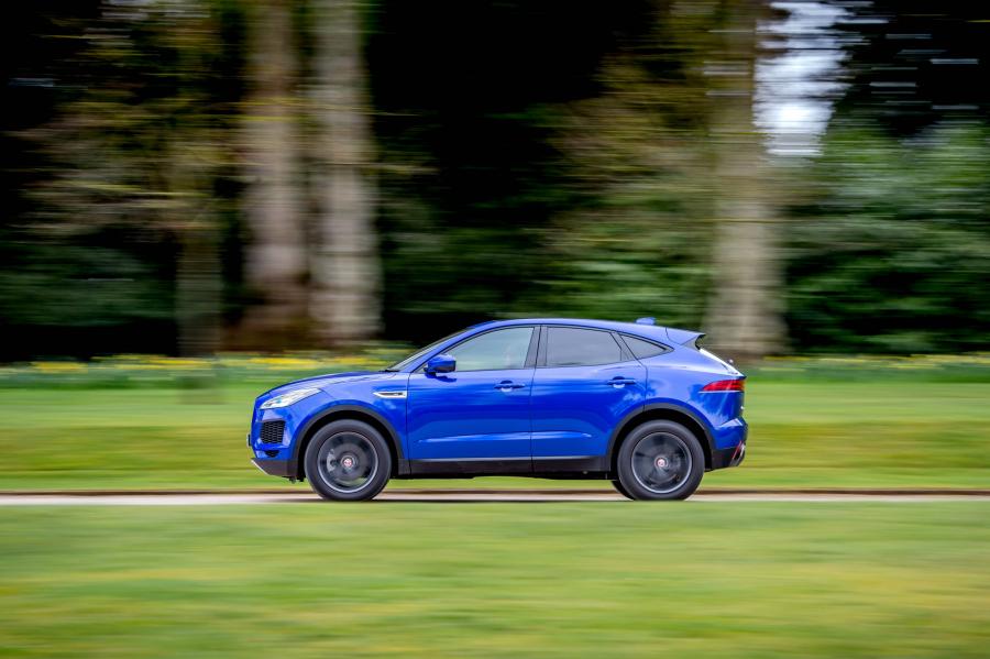  Jaguar E-Pace D180 AWD SE 2018 года  (UK) (фото 28 из 32)